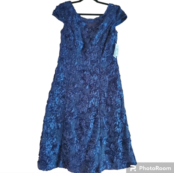 Alex Evenings Ruched all over Cocktail Dress 8 Pretty blue